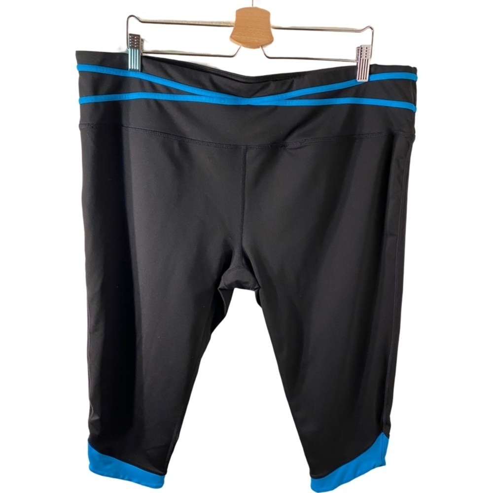 Tema Athletics cropped leggings. Size 3X. Really cute with blue trim.
